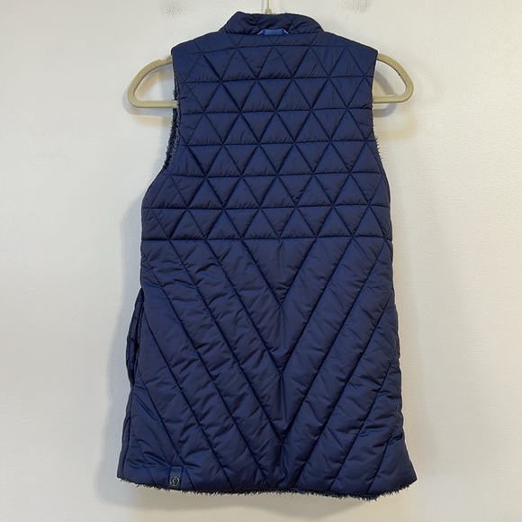 Luluemon Ivivva Girls Vest Reversible Sherpa Lined Quilted Athletic Size 14 - Picture 6 of 7